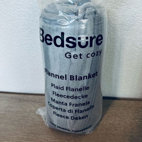 Bedsure Gray Velvet Twin Bedding Blanket - Picture 1 of 2